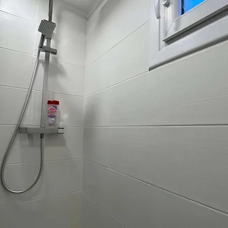 Mitoyenne T2 Climatisee Avec Piscine Et Parking, Vue Pinede - Fr-1-607-237 Prázdninový dům *